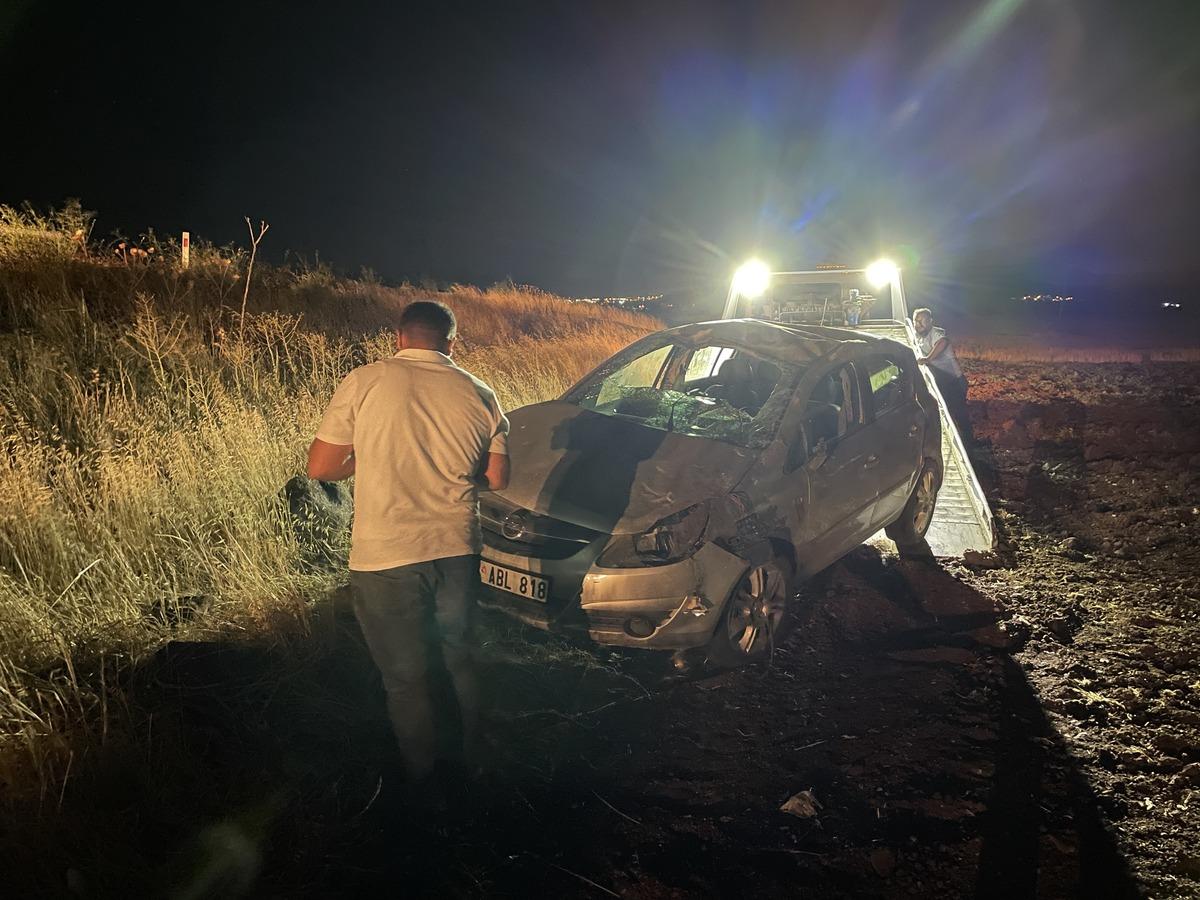 Kilis'te devrilen otomobildeki 3 kişi yaralandı