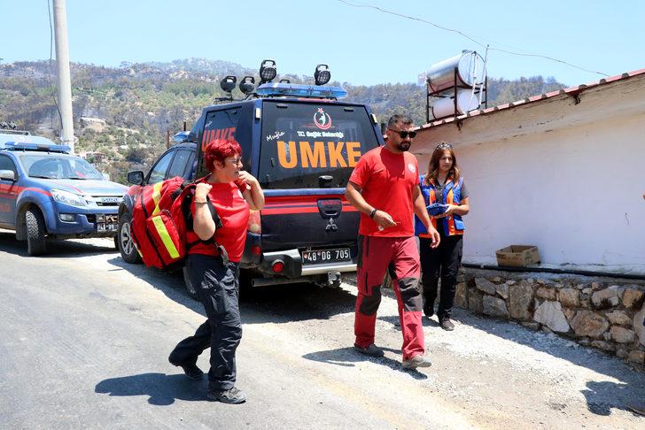 Datça'da yangın bölgesindeki vatandaşlara UMKE ekiplerince sağlık hizmeti verildi G2
