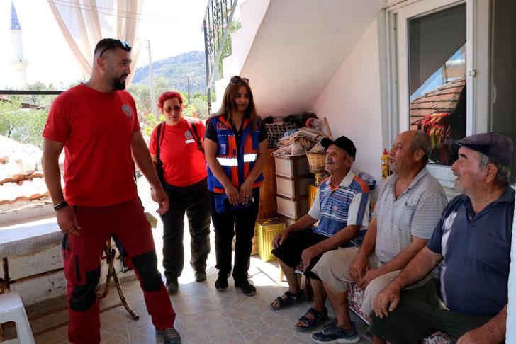 Datça'da yangın bölgesindeki vatandaşlara UMKE ekiplerince sağlık hizmeti verildi G3