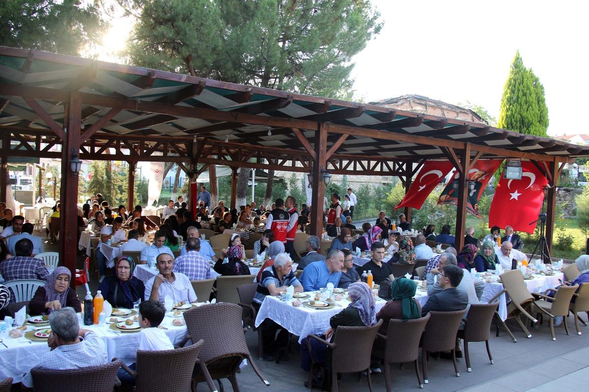 Uşak'ta şehit yakınları ve gaziler 15 Temmuz programında bir araya geldi