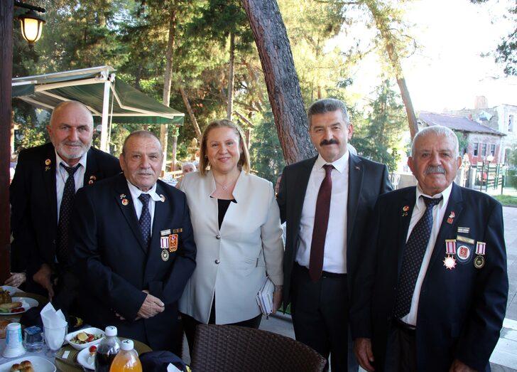 Uşak'ta şehit yakınları ve gaziler 15 Temmuz programında bir araya geldi G3