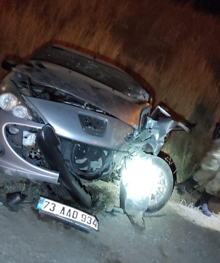 Siirt'te otomobil ile kamyonetin çarpışması sonucu 4'ü ağır, 10 kişi yaralandı G2