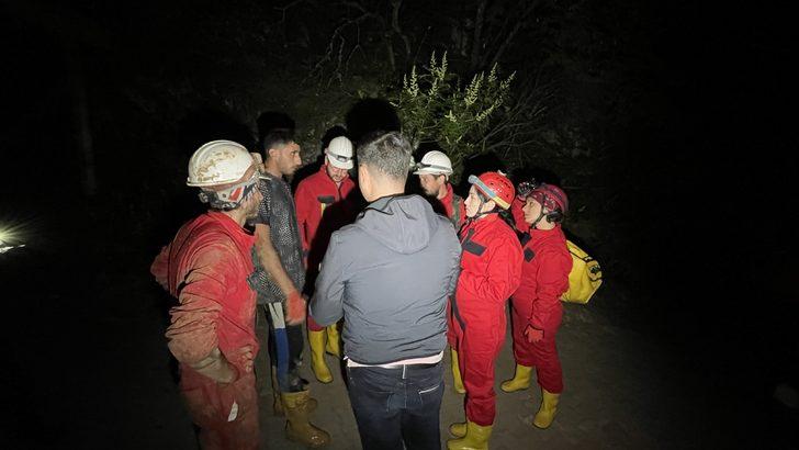 GÜNCELLEME - Karabük'teki Mencilis mağarasında mahsur kalan 4 kişi kurtarıldı G3
