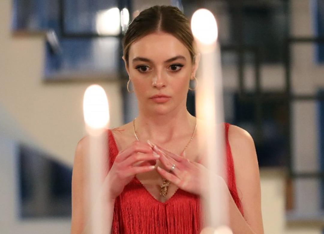 Melis Sezen'in ayakları dalga konusu oldu! 'Maşallah lahmacun k&uuml;reği gibi' 