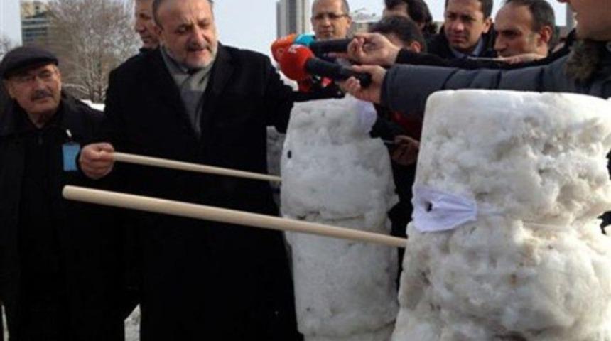 Oktay Vural’dan kardan bakan