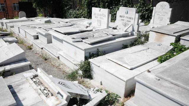 Çirkin saldırı: Hasköy Yahudi Mezarlığı'nda mezar taşlarını kırdılar! 18 yaşından küçük 5 çocuk gözaltına alındı