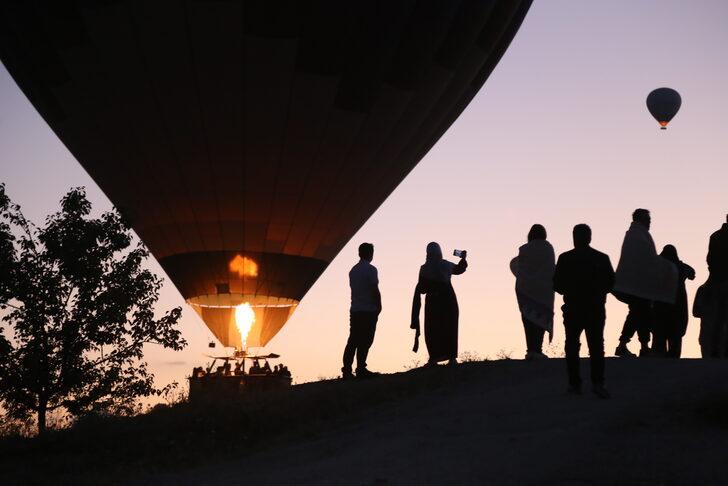 Kapadokya'da balonlar "15 Temmuz" dolayısıyla Türk bayrakları ve pankartlarla havalandı G2