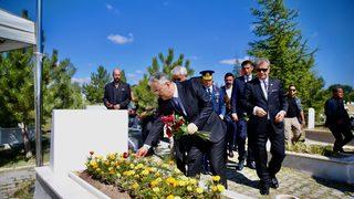 15 Temmuz şehidi polis Fatih Dalgıç kabri başında anıldı