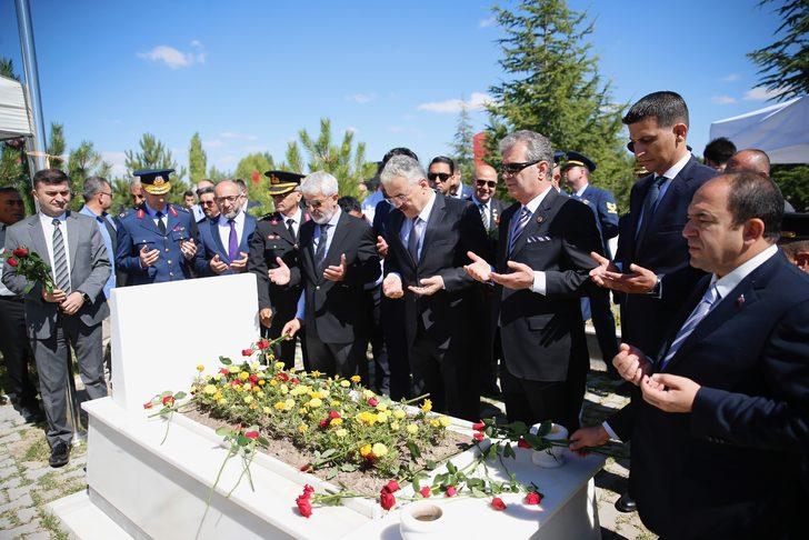 15 Temmuz şehidi polis Fatih Dalgıç kabri başında anıldı G3
