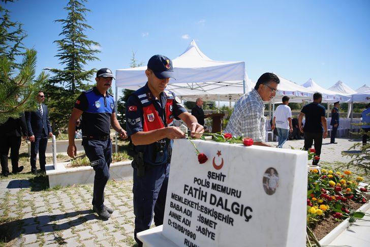 15 Temmuz şehidi polis Fatih Dalgıç kabri başında anıldı G5