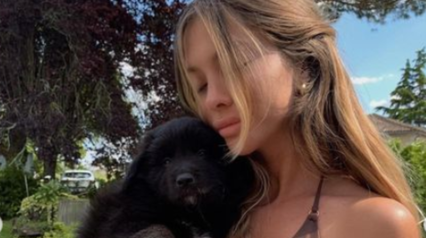 Sosyal medya fenomeni Mathilde Tantot, mayosunun üstünü tamamen indirdi! Üstsüz pozu sosyal medyayı salladı