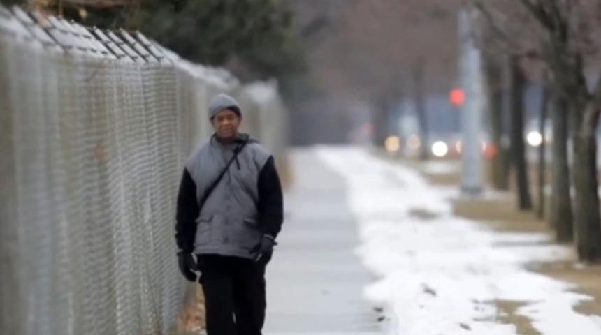 Her gün 34 kilometre yürüyor