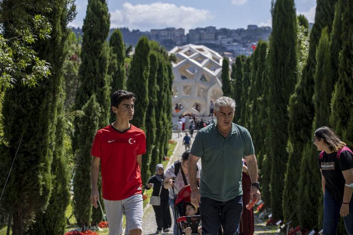 15 Temmuz Şehitler Makamı'na ziyaretçi akını G3
