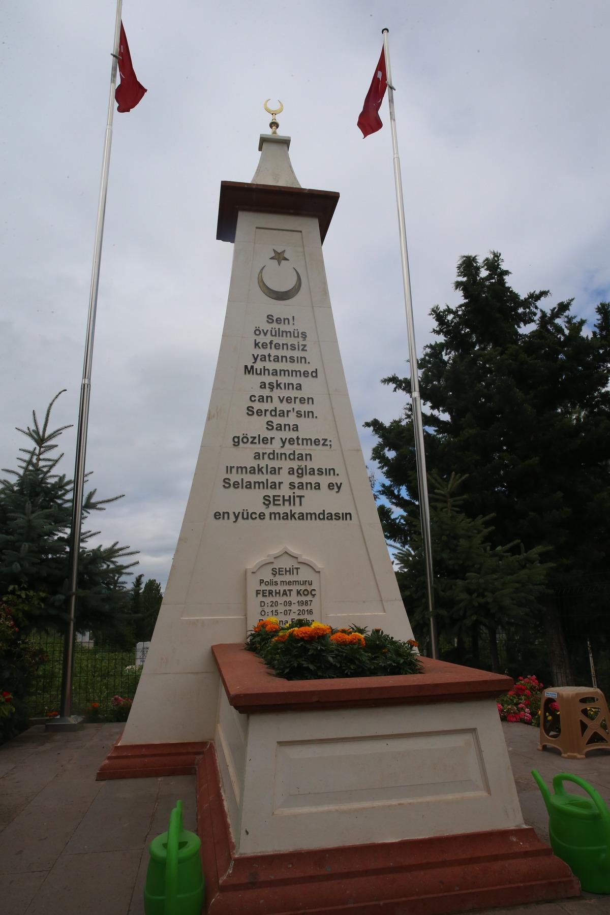 15 Temmuz şehidi Ferhat Ko&ccedil;, Tokat'taki kabri başında anıldı