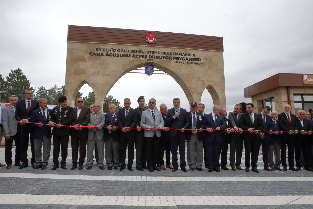 Yenilenen &Ccedil;orum Şehitliği t&ouml;renle ziyarete a&ccedil;ıldı