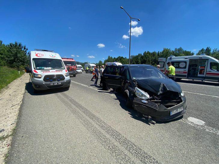 Anadolu Otoyolu'nda zincirleme trafik kazasında 6 kişi yaralandı G5