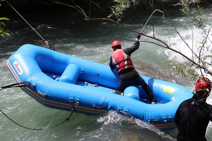 Müküs Çayı'na düşen hemşire 30 kilometrelik mesafede aranıyor G3