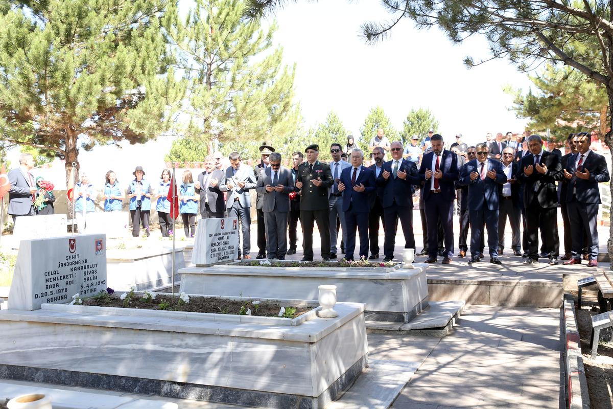 İ&ccedil; Anadolu'da 15 Temmuz dolayısıyla şehitlikler ziyaret edildi