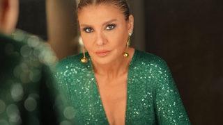 49 yaşındaki Gülben Ergen kırmızı bikinili pozunu paylaştı