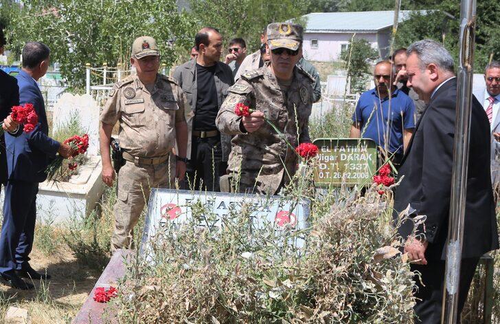 Doğu'da 4 ilde şehitlerin kabirleri ziyaret edildi G1