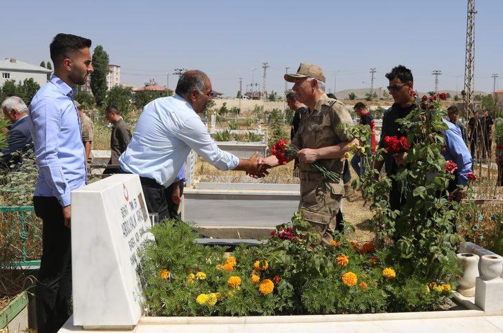 Doğu'da 4 ilde şehitlerin kabirleri ziyaret edildi G3