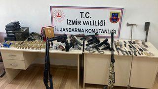 İzmir'de silah kaçakçılığı operasyonunda yakalanan şüpheli tutuklandı