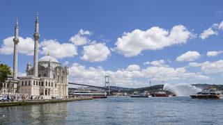 Kıyı Emniyeti, şehit ve gaziler anısına deniz araçlarıyla saygı seyri yaptı