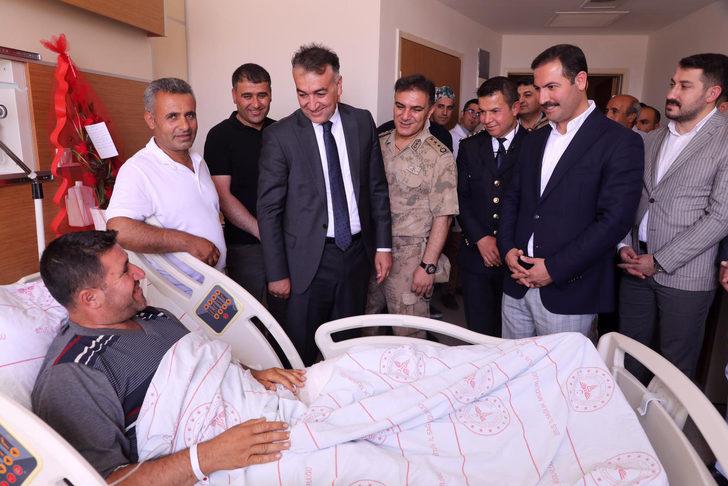 Bitlis Valisi Çağatay, operasyonda yaralanan güvenlik korucusunu ziyaret etti G3