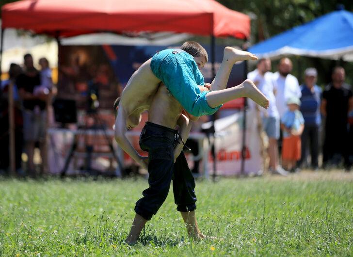 Pehlivanlar er meydanına 15 Temmuz şehitlerine dua ederek çıktı G3