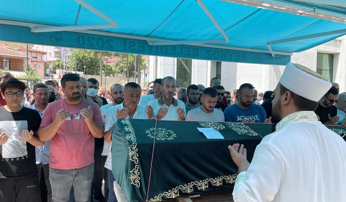 &Ccedil;anakkale'de &ouml;ld&uuml;r&uuml;len eğitimci Nazmi Arıkan'ın şof&ouml;r&uuml;n&uuml;n cenazesi toprağa verildi