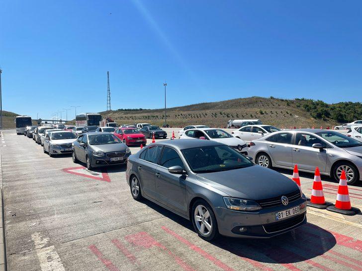 İstanbul-İzmir Otoyolu'nda tatilcilerin dönüş yolculuğu sürüyor G3