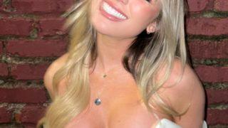 Sosyal medya fenomeni Kelly Kay aşka geldi! Sevgilisiyle dudak dudağa pozlarını paylaştı