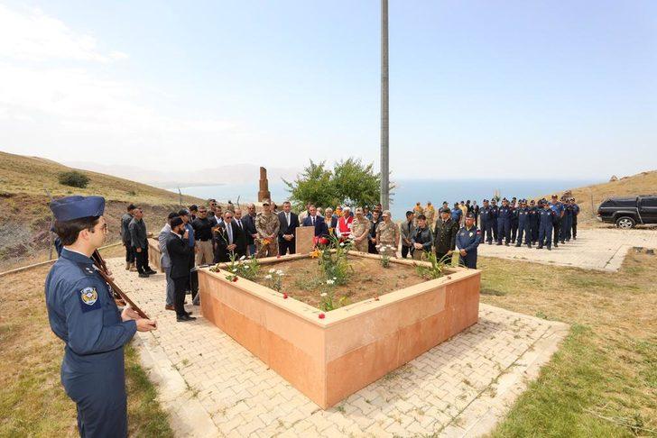 Van'daki uçak kazasında şehit olan 7 emniyet mensubu dualarla anıldı G4