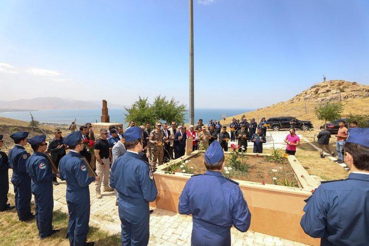 Van'daki uçak kazasında şehit olan 7 emniyet mensubu dualarla anıldı G5