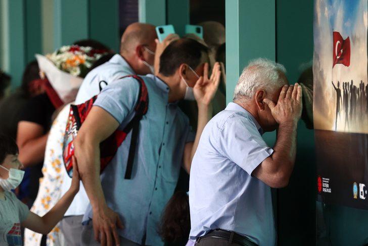 Yurda dönen hacılar, Esenboğa Havalimanı'nda yakınlarınca karşılandı G1