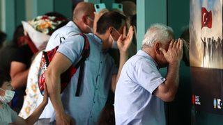 Yurda dönen hacılar, Esenboğa Havalimanı'nda yakınlarınca karşılandı