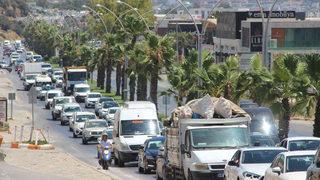 Tatilde nüfusu 5 kat arttı! Dönüş çilesi başladı: Kilometrelerce kuyruk oluştu