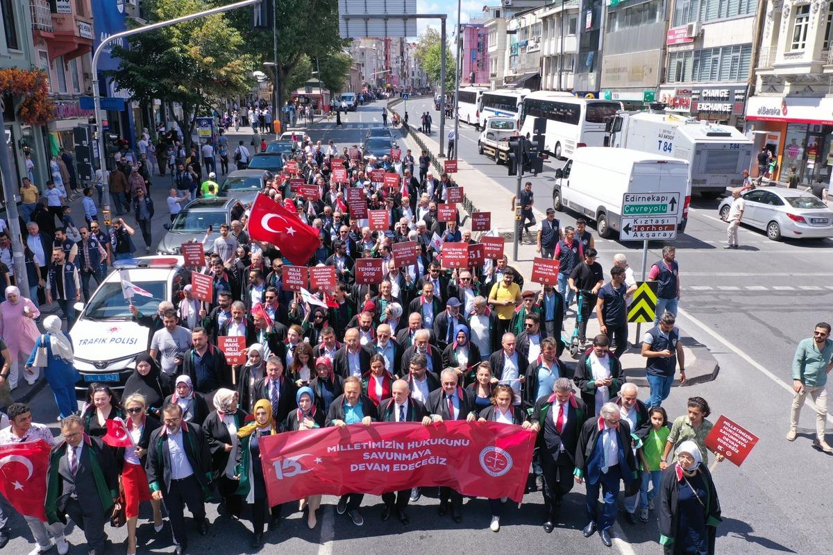 İstanbul 2 Nolu Barosunca "Darbelere Hayır" y&uuml;r&uuml;y&uuml;ş&uuml; yapıldı