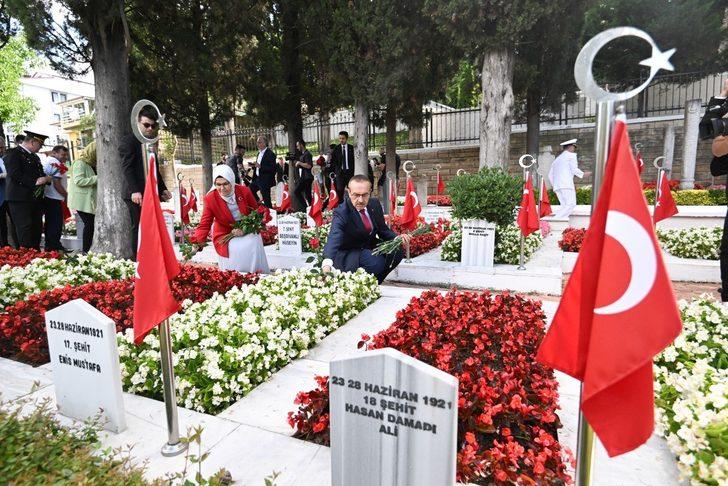 Kocaeli'de şehit kabirleri ziyaret edilerek mevlit okutuldu G2