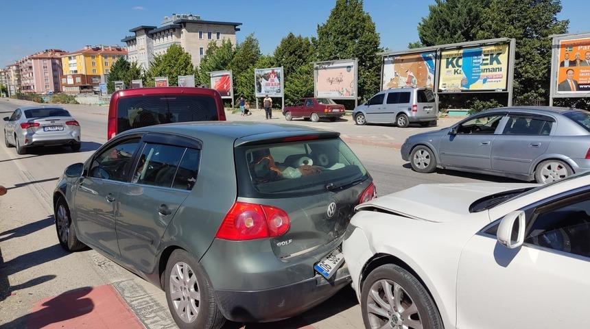 Konya'da 4 aracın karıştığı kazada 3 kişi yaralandı