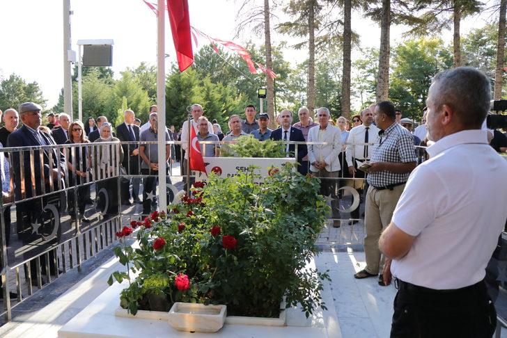 15 Temmuz'un kahraman şehidi Ömer Halisdemir'in kabrinde tören düzenlendi G3