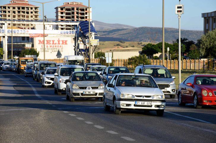 "Kilit kavşak" Kırıkkale'de trafik yoğunluğu yaşanıyor G2