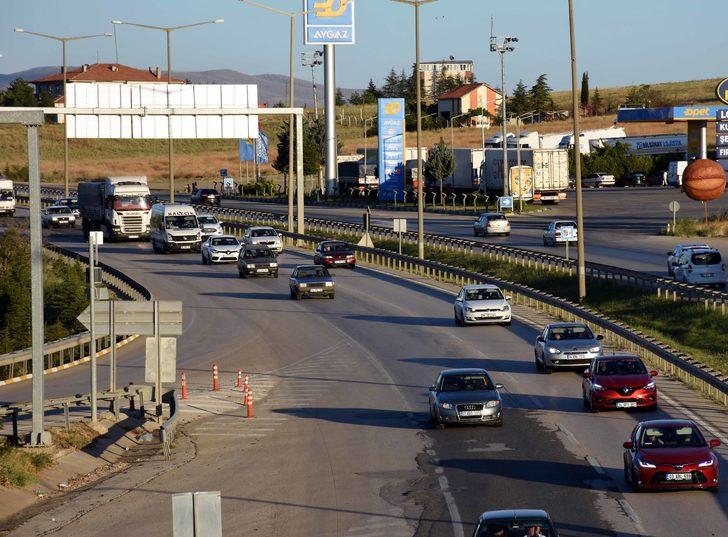 "Kilit kavşak" Kırıkkale'de trafik yoğunluğu yaşanıyor G3