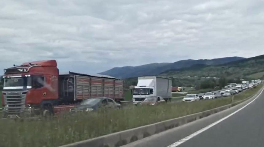 Karadeniz illerini İstanbul'a bağlayan D-100 kara yolunda tatil dönüşü yoğunluğu