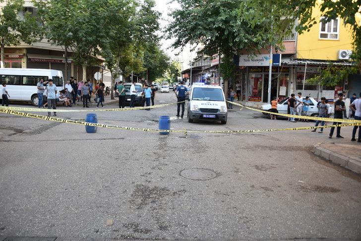 Şanlıurfa'da otomobile düzenlenen silahlı saldırıda 1 kişi öldü G1