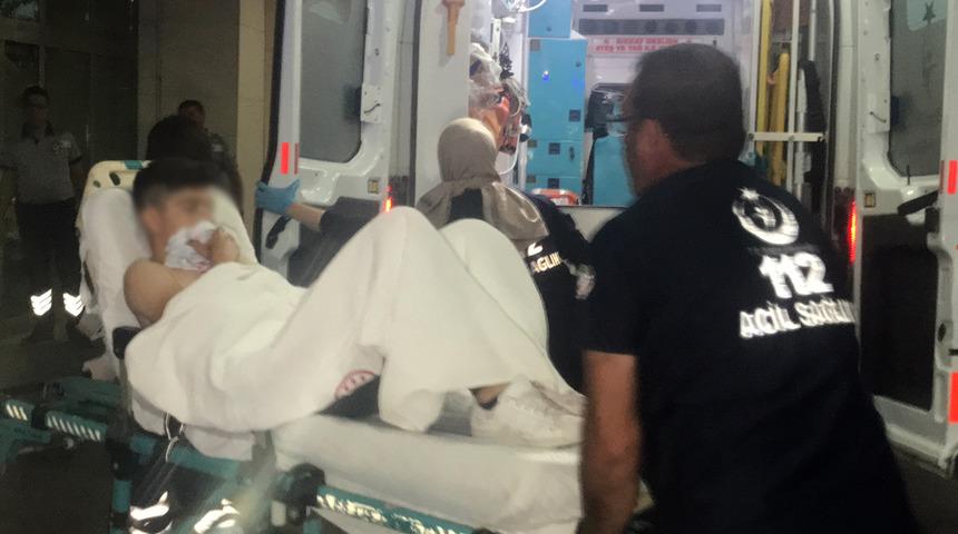 Silahla şaka hastanede bitti! Akrabasını çenesinden vurdu