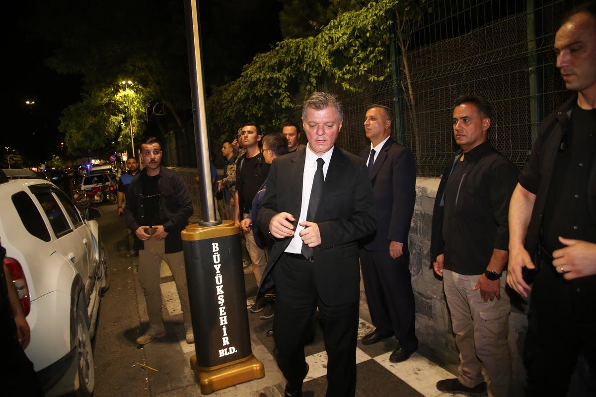 Şanlıurfa'da ev yangınında dumandan etkilenen 1 kişiyi itfaiye kurtardı
