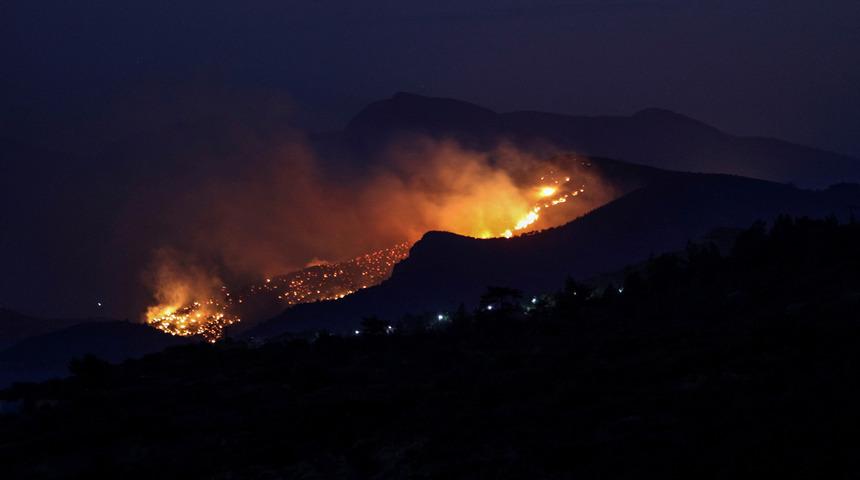 Komşuda orman yangını paniği! Köyler boşaltıldı