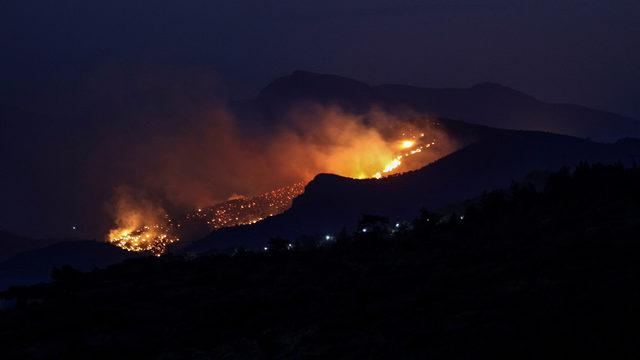 Komşuda orman yangını paniği! Köyler boşaltıldı
