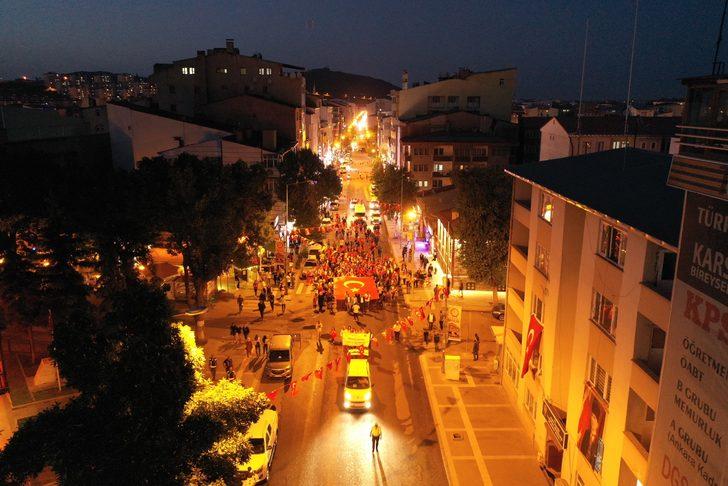 Kars'ta darbe girişimi gecesi yollara konulan iş makineleriyle konvoy oluşturuldu G2